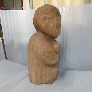 木彫りの親子像の画像