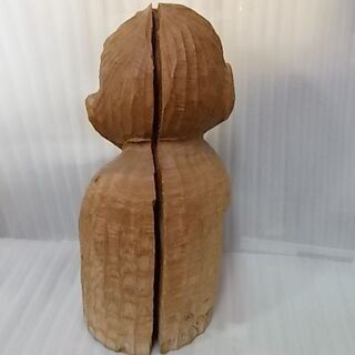 木彫りの親子像の画像