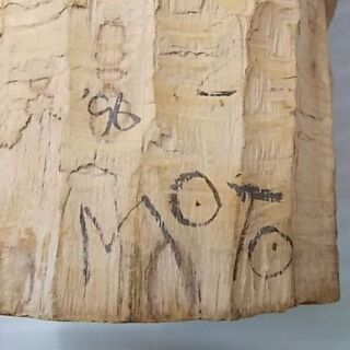 木彫りの親子像の画像