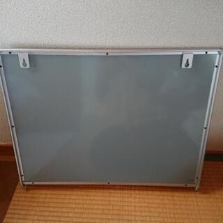 コクヨ ホワイトボード  60×46  黒、赤マーカー付きの画像