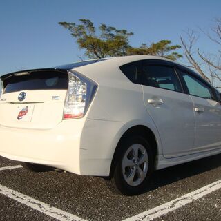 自社ローン★保証人無★全国対応★PRIUS L★人気のパールホワイト★カラーバックカメラ★車検R3年8月★5人乗りの画像