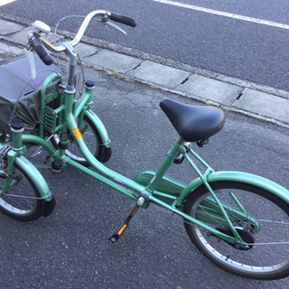 中古　　三輪自転車　前2輪　ブリヂストン　前ニ輪16✖️1.75   後輪　20✖️1.75   前　16インチ　後　20インチ　防犯登録解除済み　低速走行自転車 中古 三輪自転車 前2輪 ブリヂストン 前ニ輪16✖️1.75 後輪 20