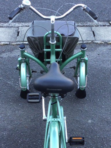 中古　　三輪自転車　前2輪　ブリヂストン　前ニ輪16✖️1.75   後輪　20✖️1.75   前　16インチ　後　20インチ　防犯