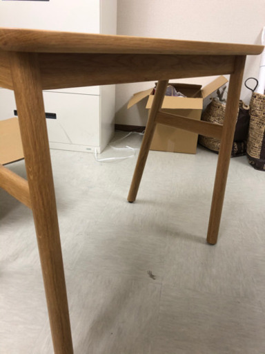 アクタス　小さめのしっかりした机