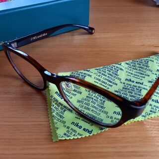 JINS×niko and… だてメガネの画像