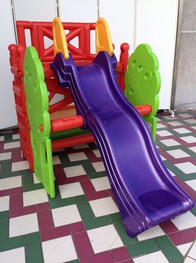 ★2508★FEBER　スペイン製　リンゴの木のプレイジム＆すべり台 　 ツリー・アクティビティ・プレイハウス　大型遊具