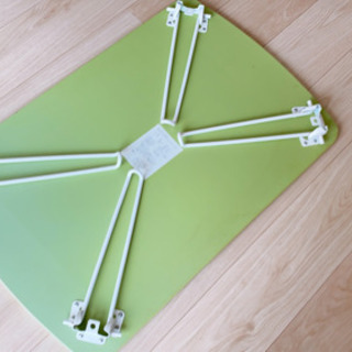 白いローテーブルの画像