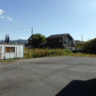 🏘️ 安芸郡熊野町平谷２丁目　貸店舗・事務所　駐車16台、倉庫としても適した物件です！ - 不動産