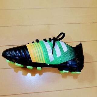 新品　adidasスパイク21cmの画像