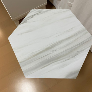 大理石風ミニテーブルの画像