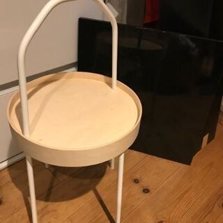 イケアのサイドテーブル