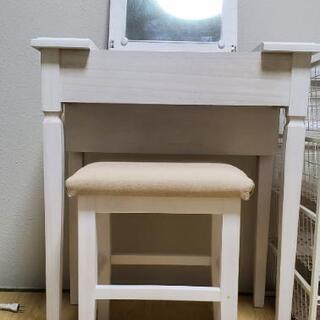 コンパクトホワイトドレッサー
