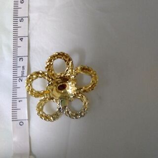 👇花びらのペンダントヘッドの画像