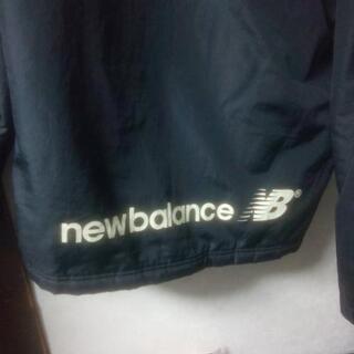 new balanceのジャンパーの画像
