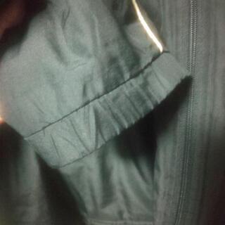 new balanceのジャンパーの画像