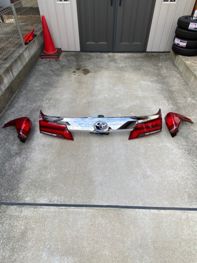 30アルファード後期テール、ガーニッシュセット　傷多数あり