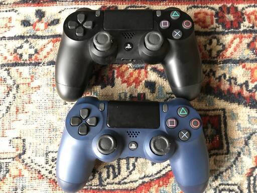 美品・箱入りPS4 Pro(CUH-7200B)1TB　コントローラー２つ付 Sony Playstation 4 Pro 1TB