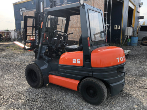 トヨタ2.5トンディーゼルターボフォークリフト！！ヒンジ付