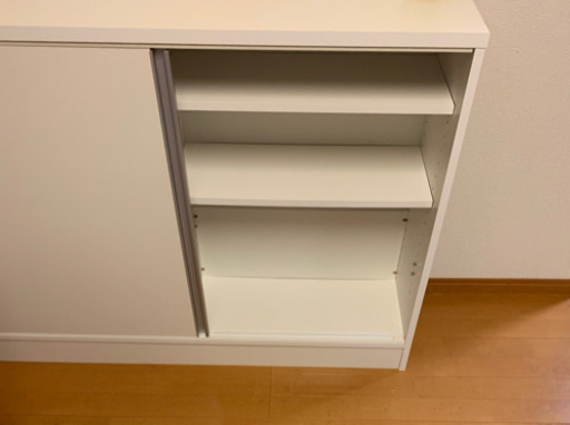 白い収納棚