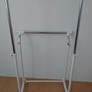 ハンガーラックの画像
