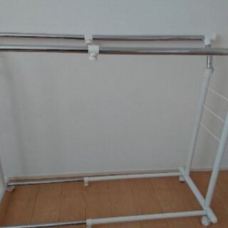 ハンガーラックの画像