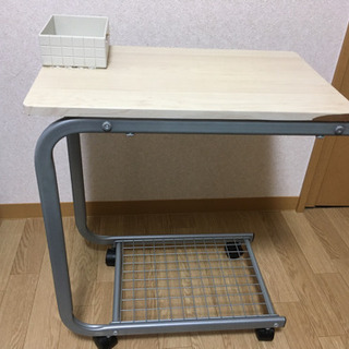 サイドテーブル