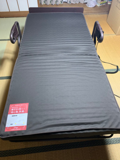 収納式電動リクライニングベッド
