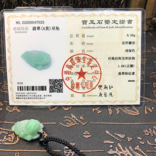 本翡翠　ペンダント  ネックレス 金蟾 ミャンマー産　ヒスイ A貨　鮮緑　陽緑　誕生日プレゼント 縁起物 金運　鑑別書付 202207