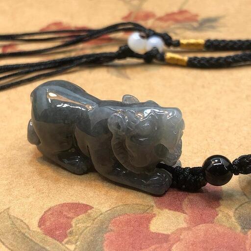 本翡翠　ペンダント  ネックレス 虎 ミャンマー産　ヒスイ A貨　烏鶏種　黒色 縁起物 誕生日プレゼント 干支　寅年 鑑別書有 2022072304