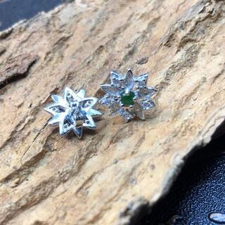 ピアス 花 本翡翠 ヒスイ 緑色 誕生日プレゼント 金運アップ 鑑別書有の画像
