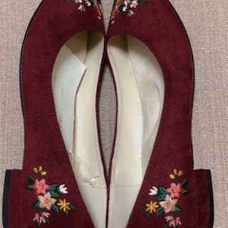 【お取引き決定】新品✴︎mare mare 花柄刺繍　フェイクスエードパンプス✴︎M バーガンディの画像