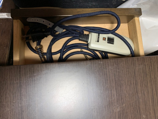 コタツテーブルと回転イス2脚