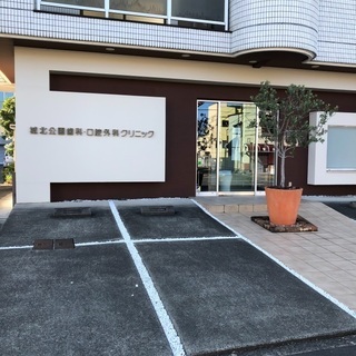 受付スタッフ募集！　勤務時間14：30までに変更予定あり　休日、大型連休が沢山だからプライベートも充実！未経験でも大丈夫です。の画像