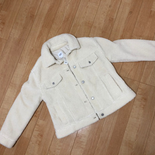 GAPの白の暖かいジャケット