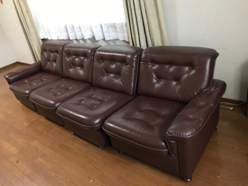 値下げ‼️ソファー　４人掛け　革？