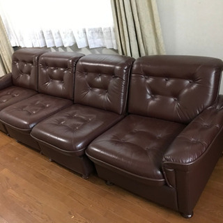 値下げ‼️ソファー　４人掛け　革？