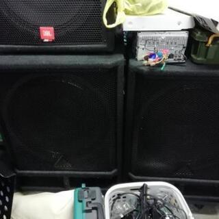 JBLスピーカー4台プラススーパーウーファー2台の画像