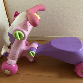 女児用車(バイクに組み替えることも可能)