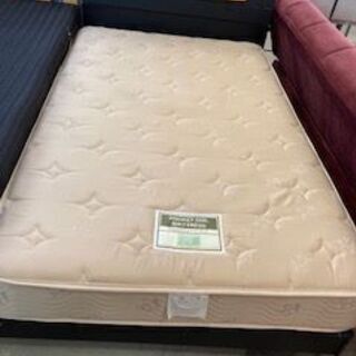 ＩＤ：Ｇ945346　マット付セミダブルベッド