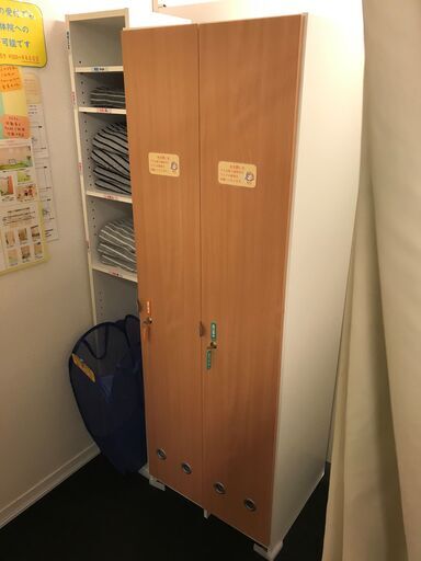 木目調鍵付きロッカー