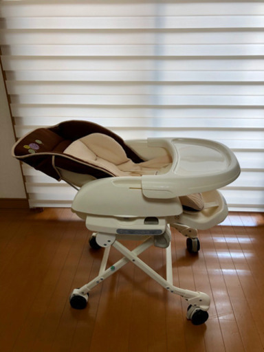 Combiコンビ　美品ハイローチェア　電動スウィングラック(バウンサー)