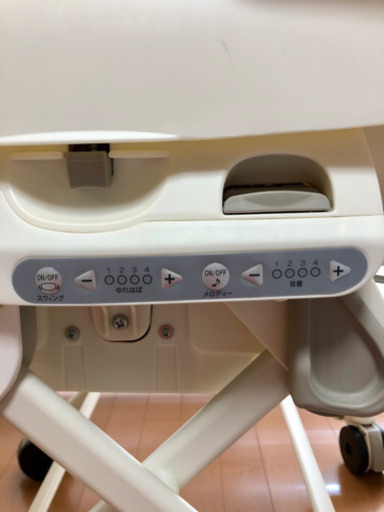 Combiコンビ　美品ハイローチェア　電動スウィングラック(バウンサー)