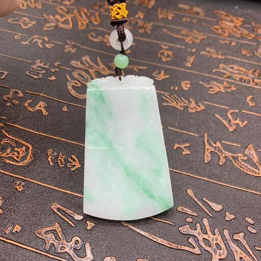 ネックレス 桃 本翡翠 ヒスイ 高級緑色 誕生日プレゼント 縁起物 鑑別書有 ネックレス 桃 本翡翠 ヒスイ 高級緑色 誕生日プレゼント 縁起物 鑑別書有