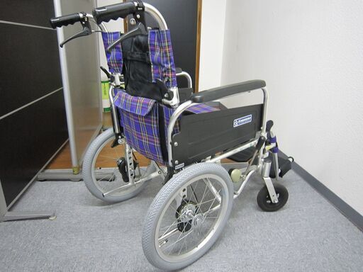 【中古】　車イス　カワムラ製　（紫）介助式　タイヤ、チューブ左右新品交換済み