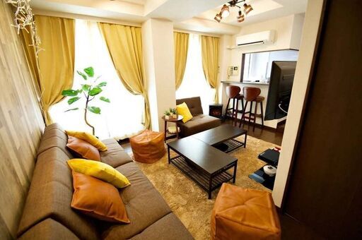 ソファ、オットマン、テーブル、いす、荷物置きの一括譲渡です