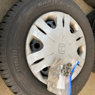 ホイル付きスタッドレスタイヤの画像