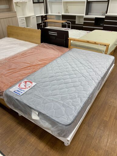 ベッド　ホワイト　売場展開中！！！