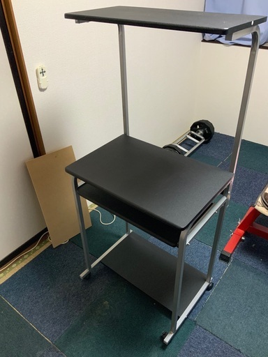 ほぼ新品　幅約60㎝のパソコンデスク