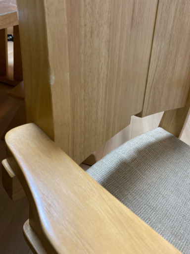 ダイニングテーブル確認　回転椅子①