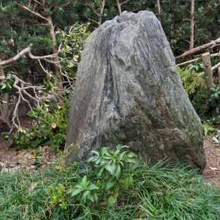 石灯篭＆庭石差し上げます